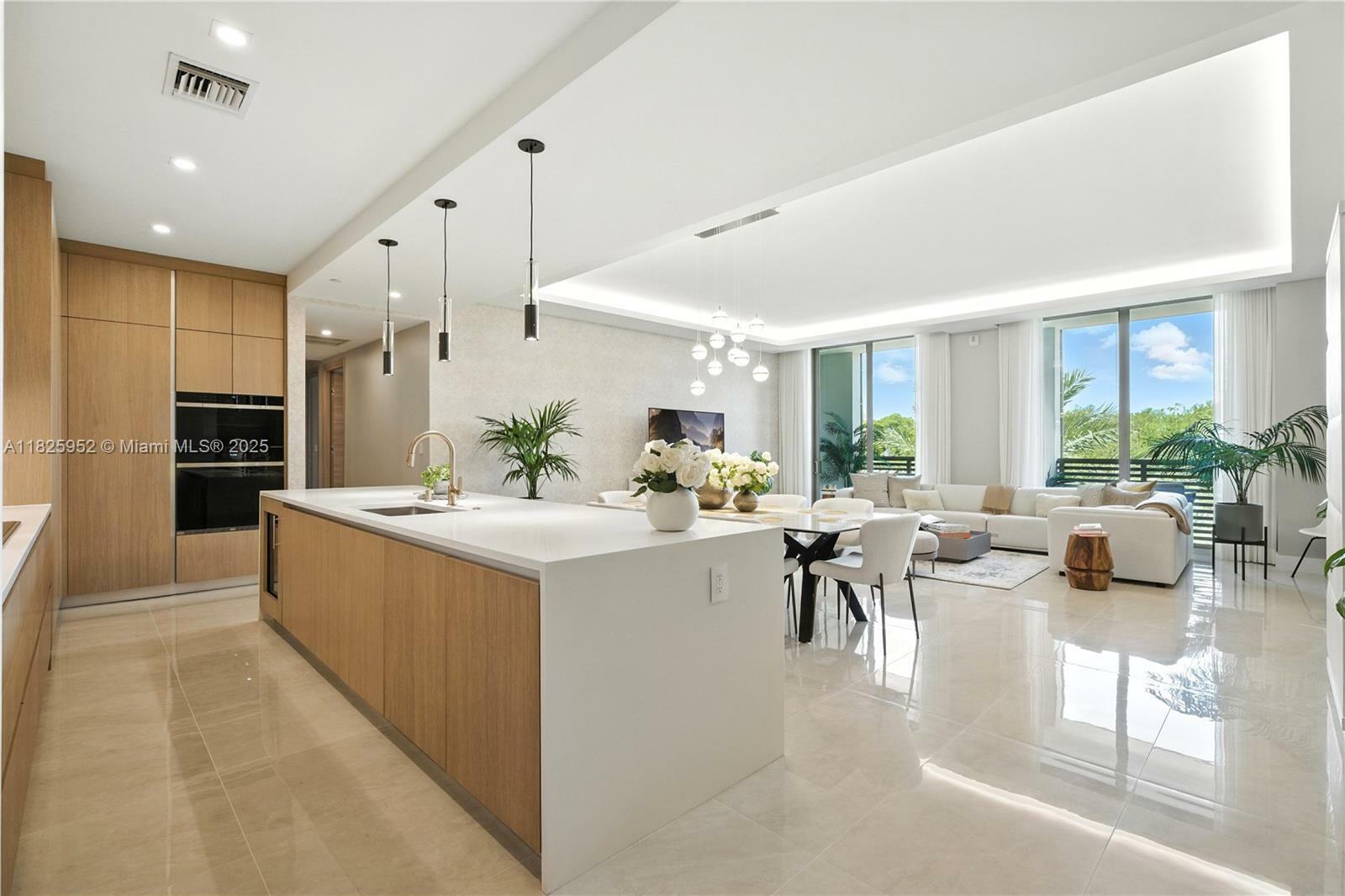 Property Photo: 515 Valencia Ave 301 FL 33134