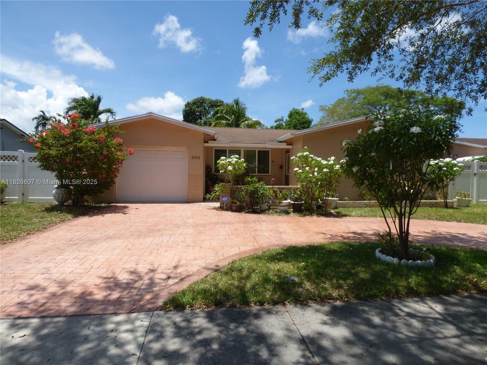 Property Photo: 5501 Johnson St FL 33021