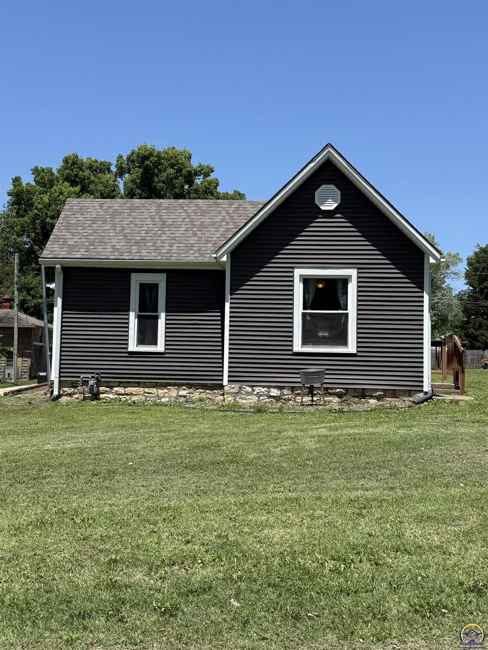 Property Photo: 624 W 3rd St KS 66436