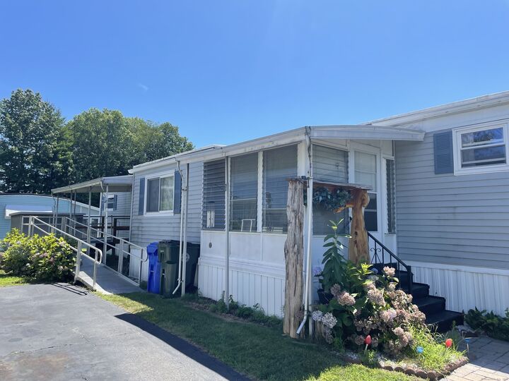 Property Photo: 44 Cheyenne Road CT 06118