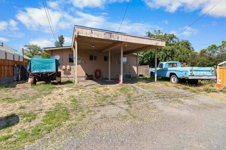 Property Photo:  808-810 E Dalton Ave  WA 99207 