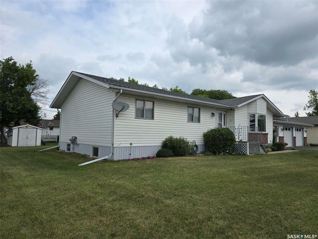 Property Photo: 800 Black Avenue SK S0G 2B0