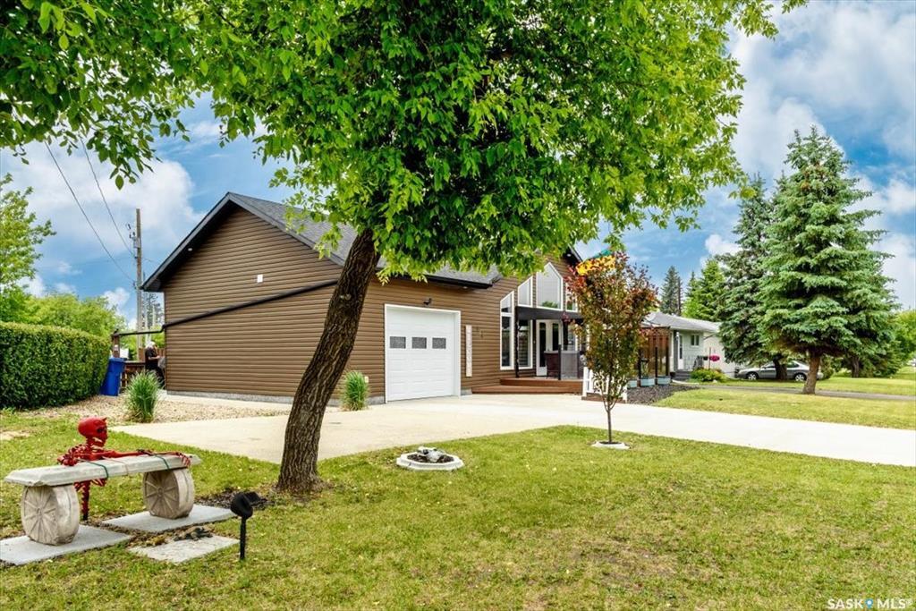 Property Photo: 121 2nd Street NE SK S0A 1N0