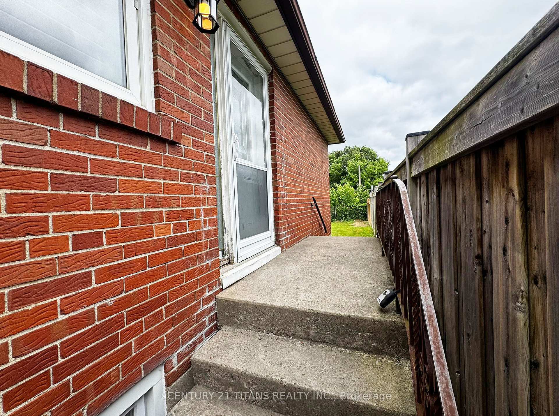 Photo de la propriété: 20 Appletree Court ON M3M 2T8