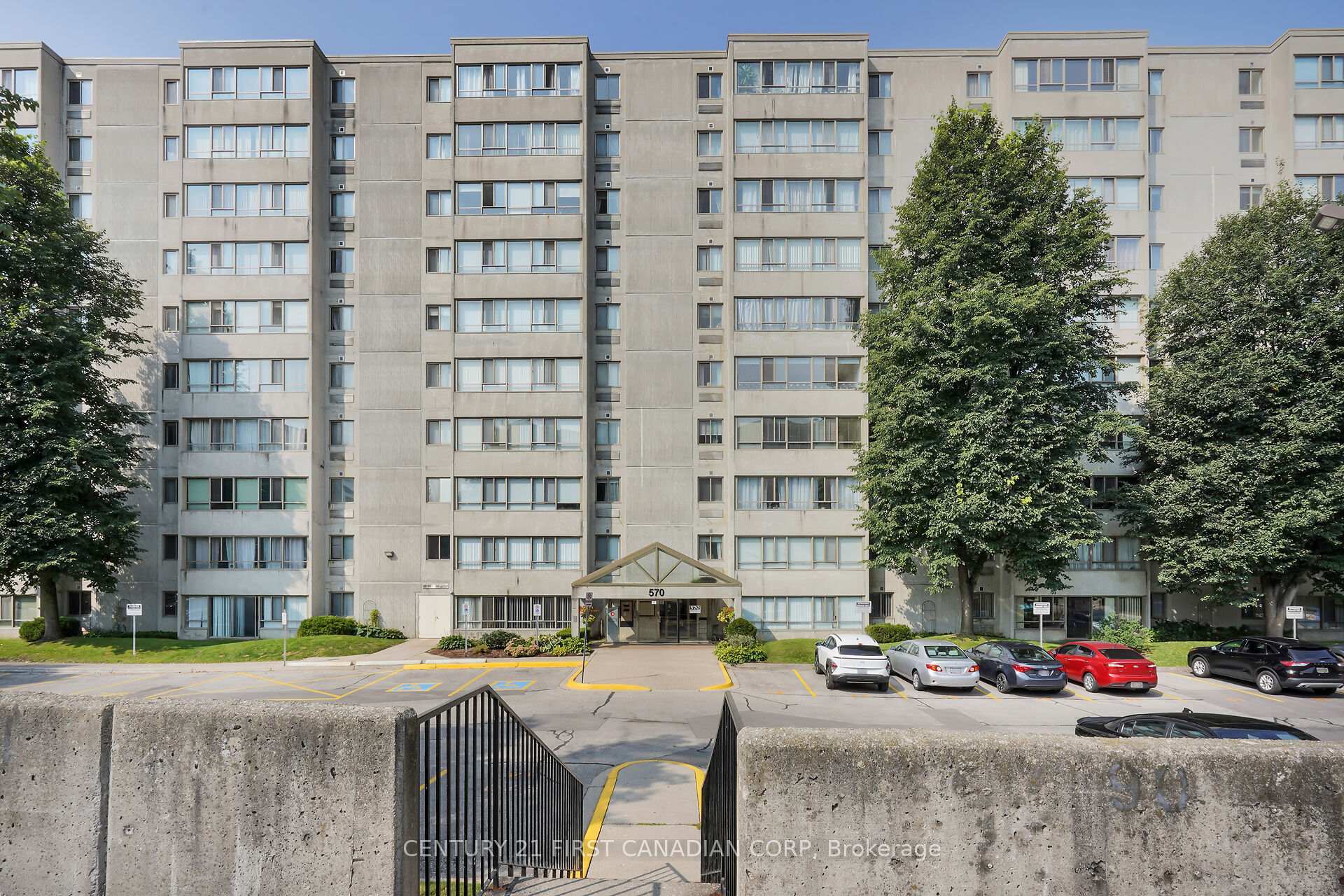 Property Photo: 570 Proudfoot Lane 105 ON N6H 4Z1