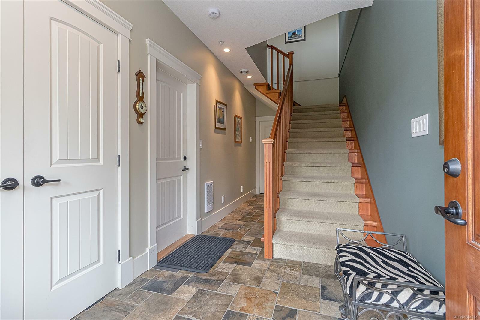 Property Photo: 4814 Bridgewood Close BC V9V 0A1