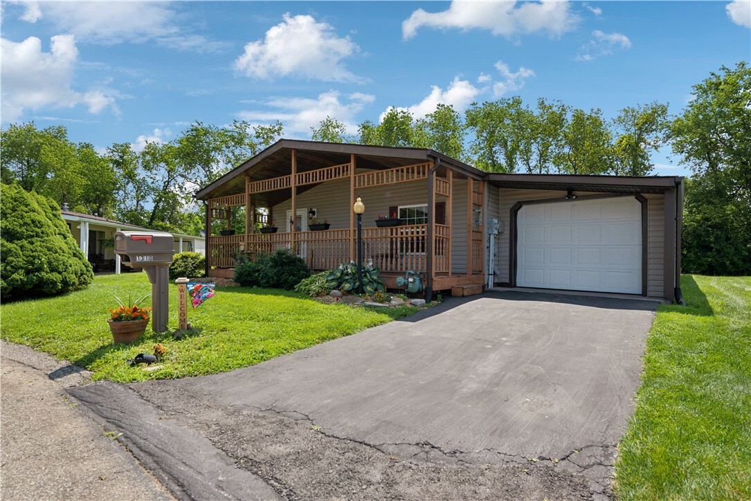 Property Photo: 1310 Plumdale Ct PA 15239