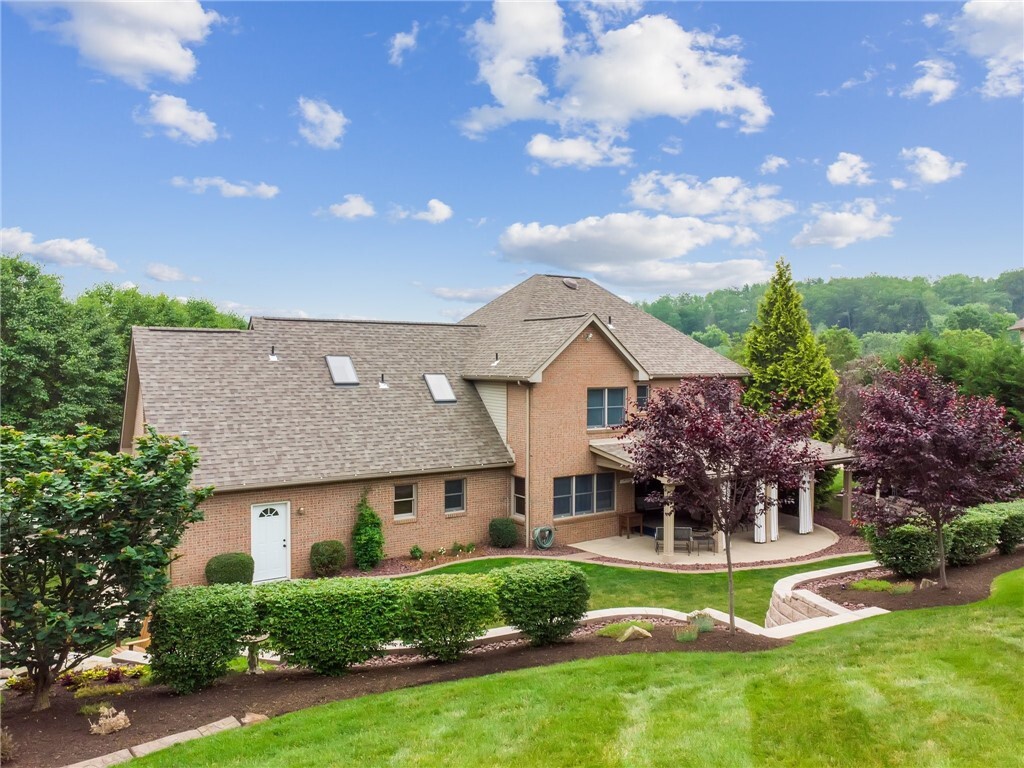 Property Photo: 731 Stonebridge Dr PA 15642