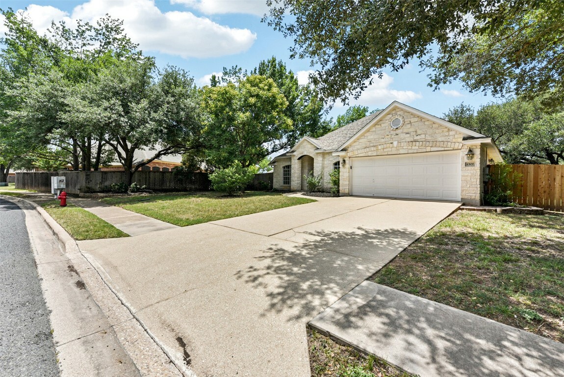 Property Photo: 4306 S Summercrest Loop TX 78681