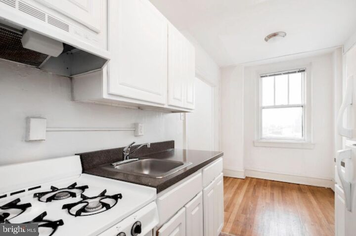 Property Photo: 2100 Walnut Street 02 8G PA 19103