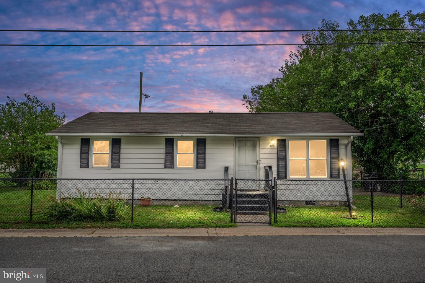 Property Photo: 310 Franklin Street VA 22443