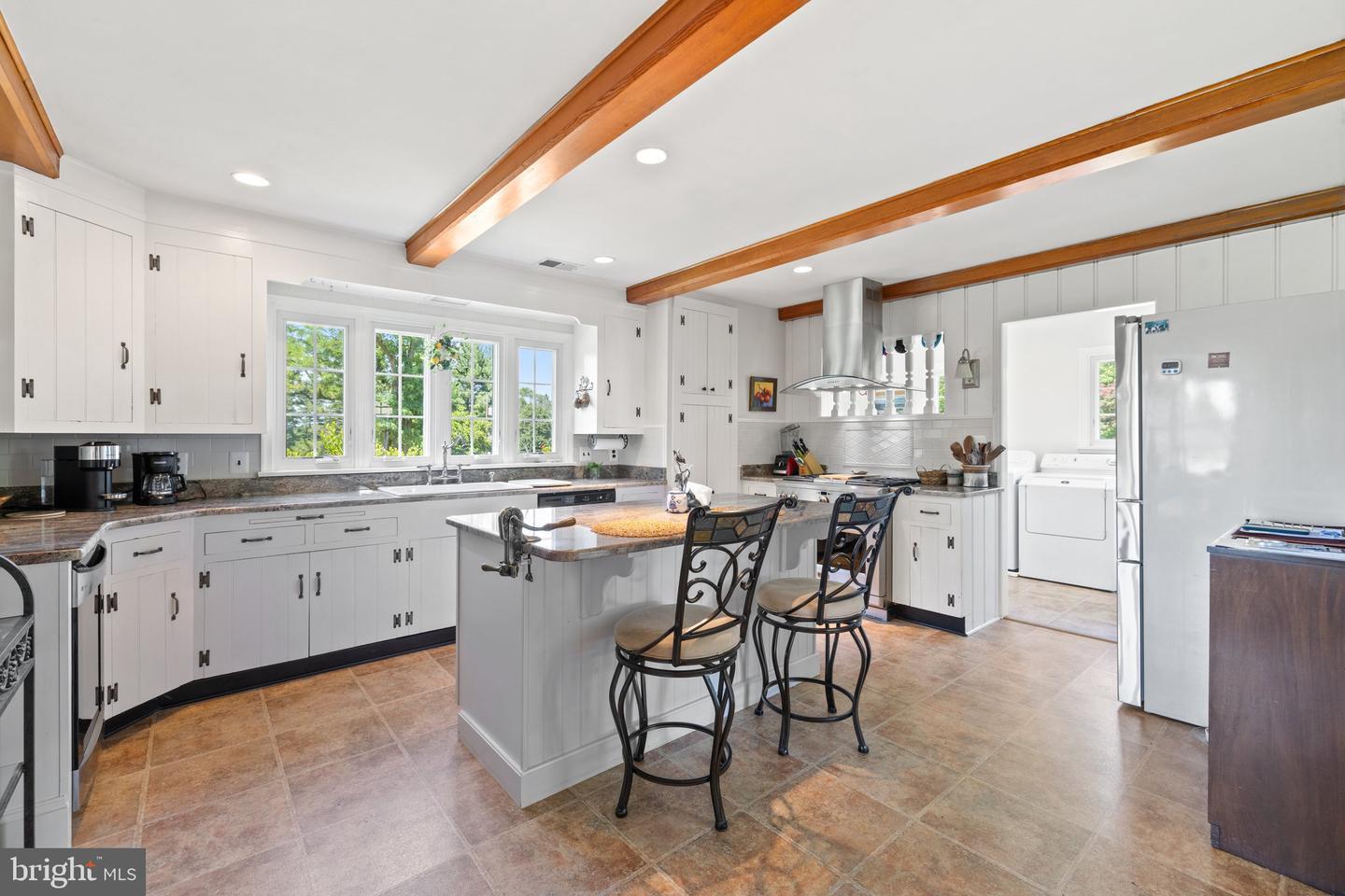 Property Photo: 20400 Beaverdam Bridge Road VA 20132