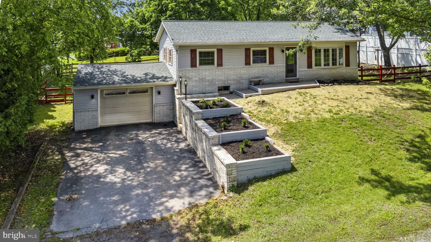 25 Laurel Avenue  Birdsboro PA 19508 photo