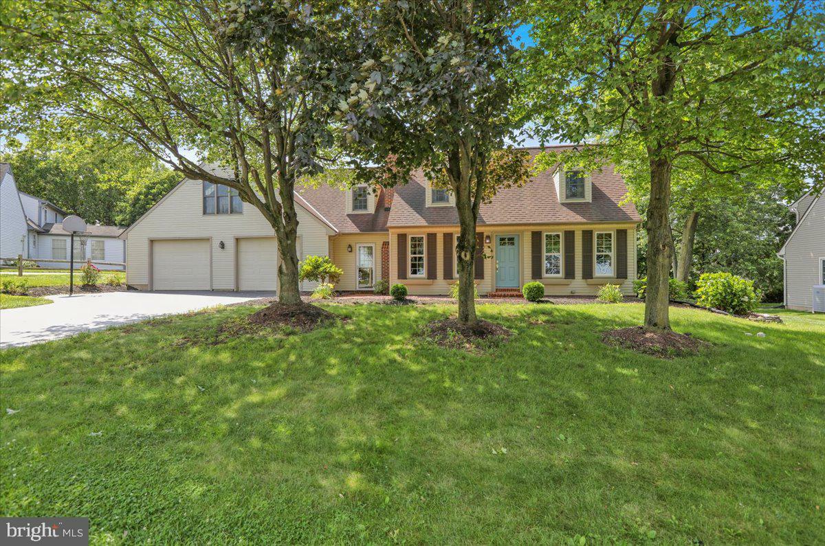 208 Queens Gate Road  Lititz PA 17543 photo