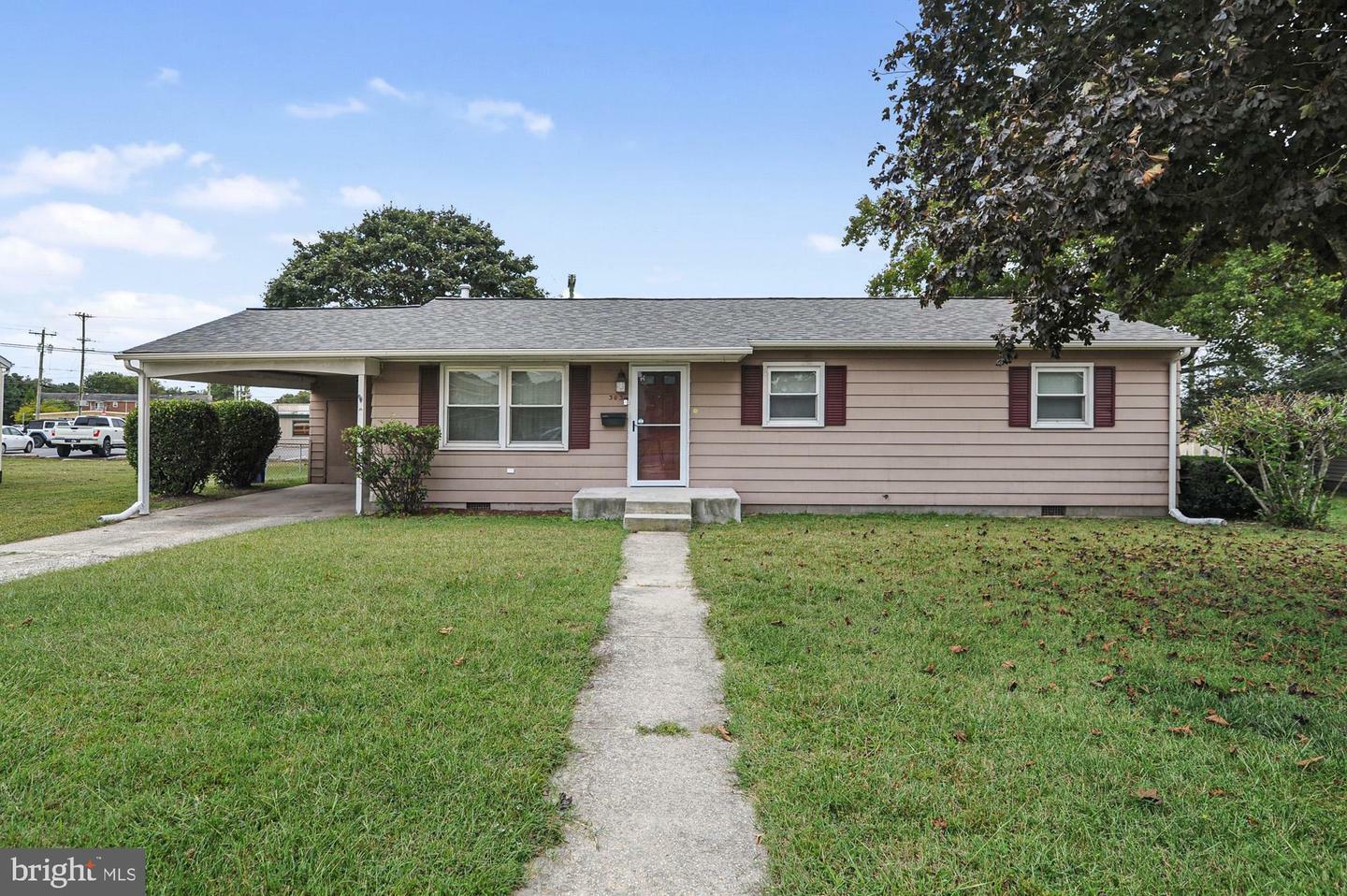 Property Photo:  303 Tulip Place  DE 19973 