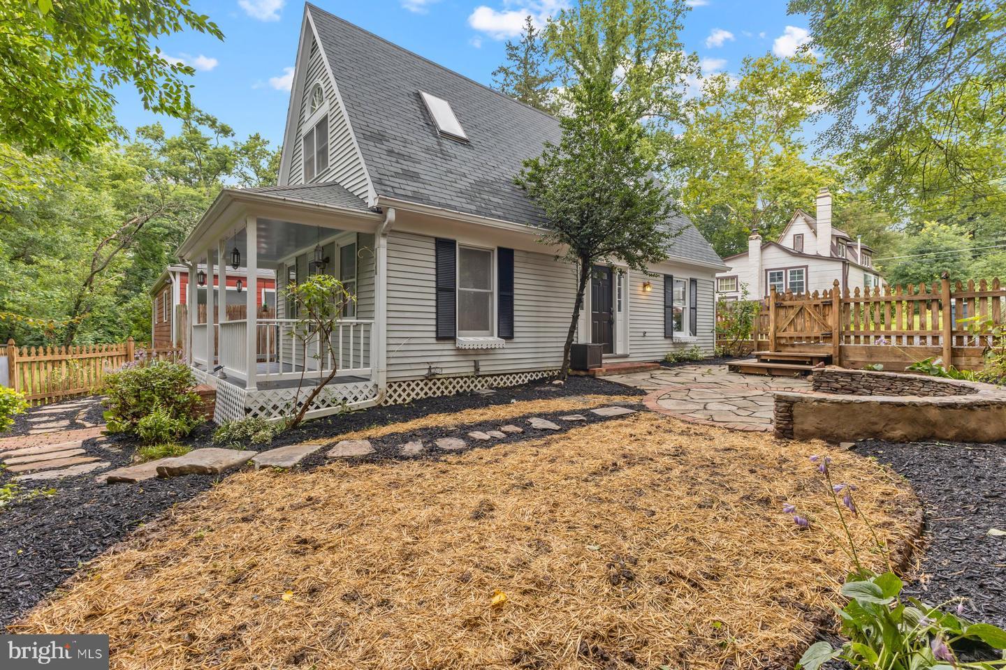 Property Photo:  413 Grove Avenue  MD 20880 