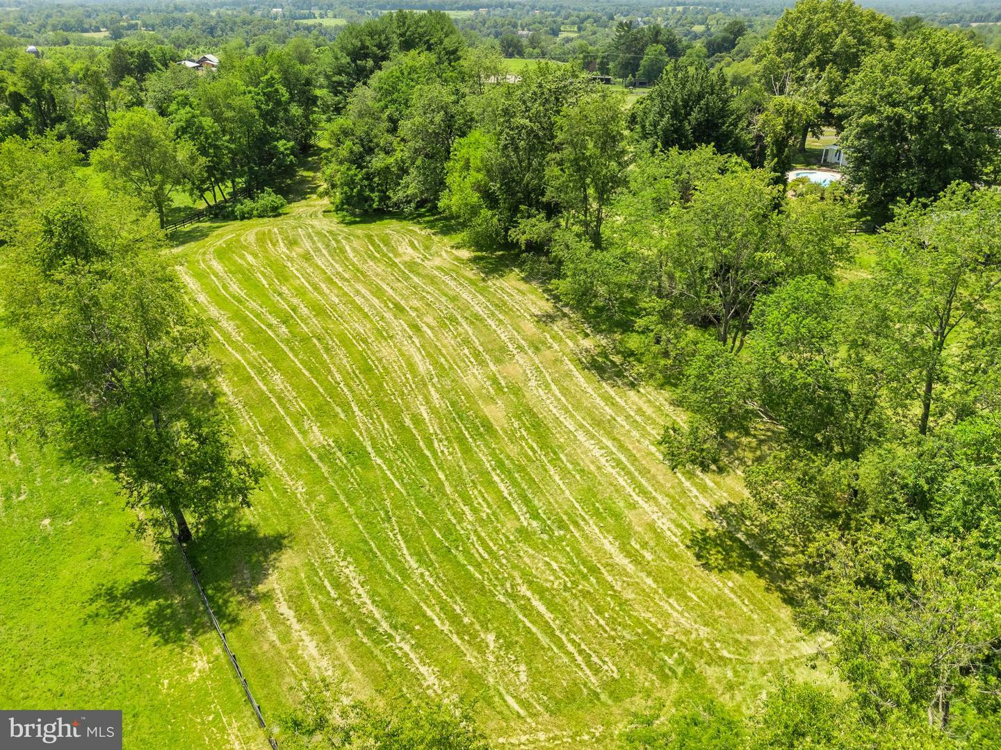 Property Photo: 20400 Beaverdam Bridge Road VA 20132