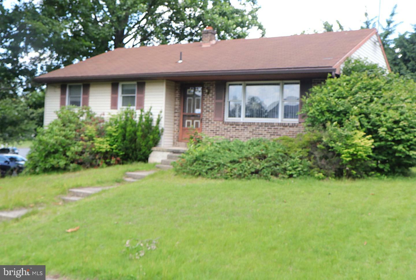 Property Photo: 701 Tamarack Trail PA 19607
