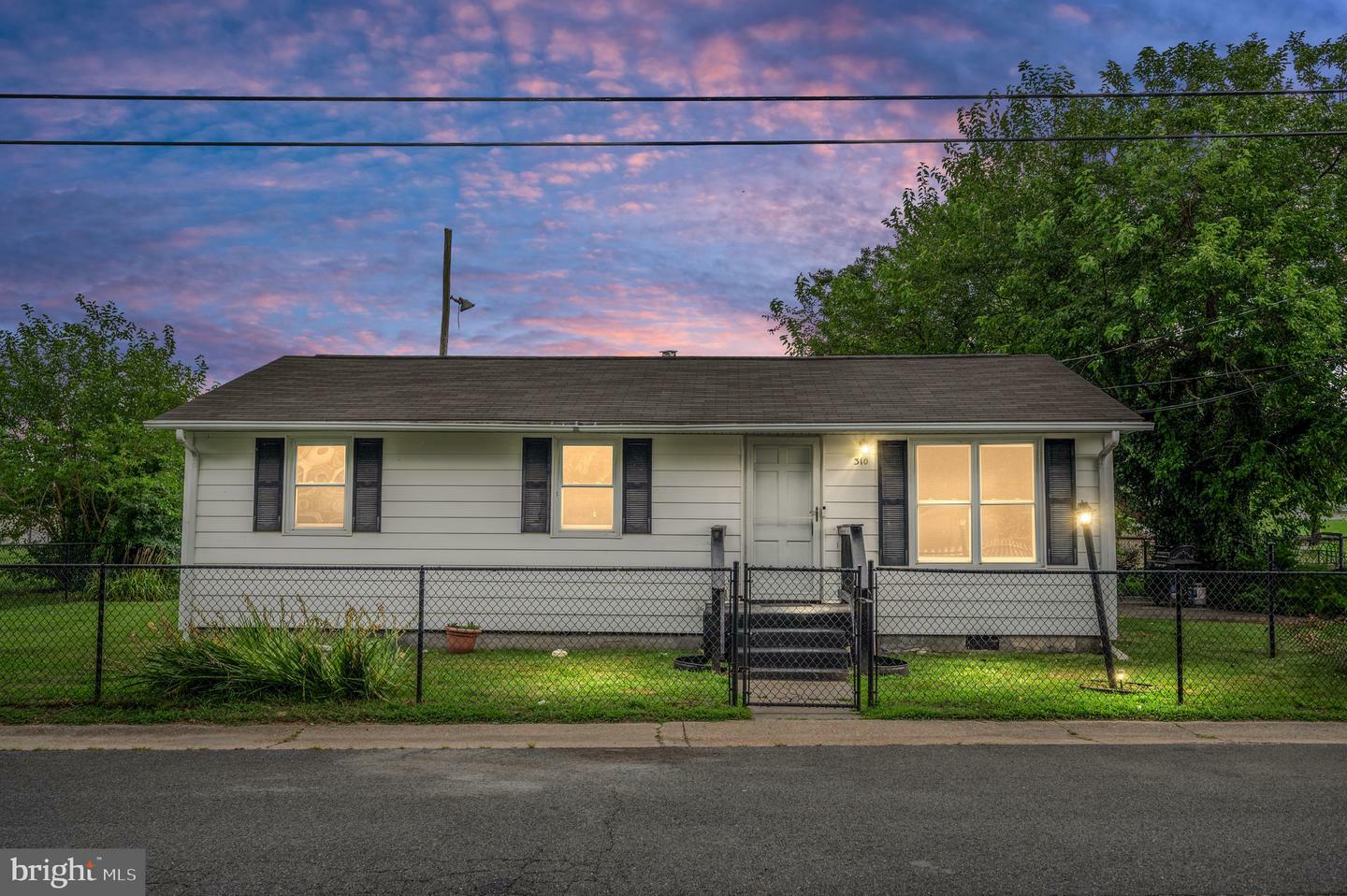 Property Photo:  310 Franklin Street  VA 22443 