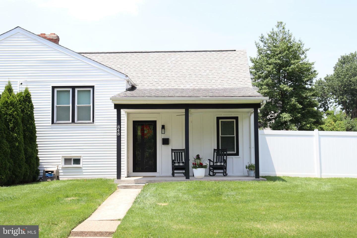 848 Grakyn Lane  Philadelphia PA 19128 photo