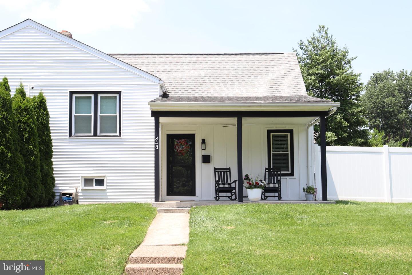 Property Photo: 848 Grakyn Lane PA 19128