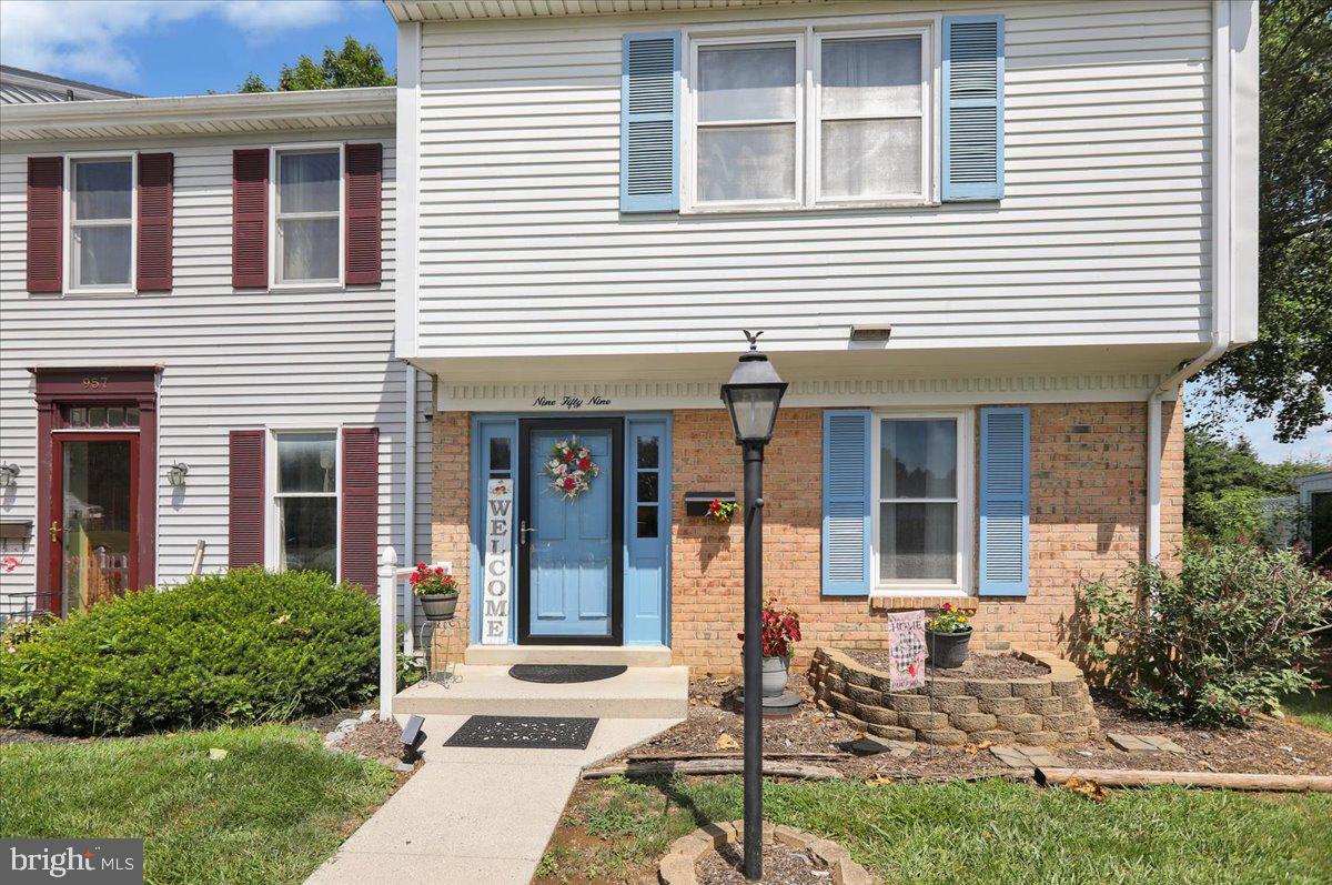 Property Photo: 959 E Maple Street PA 17078