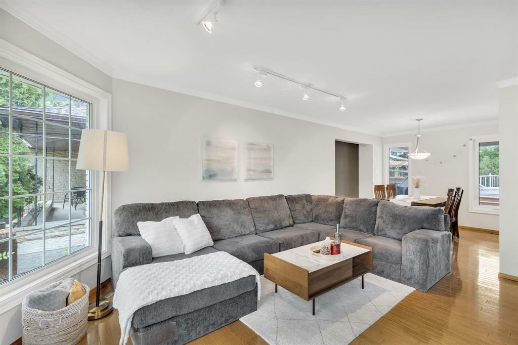 Property Photo: 916 McIvor Avenue MB R2G 2J9