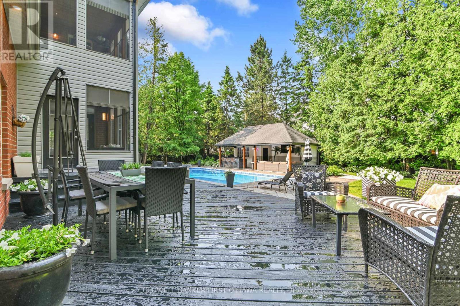 Property Photo: 18 Cypress Gardens ON K2S 1W6