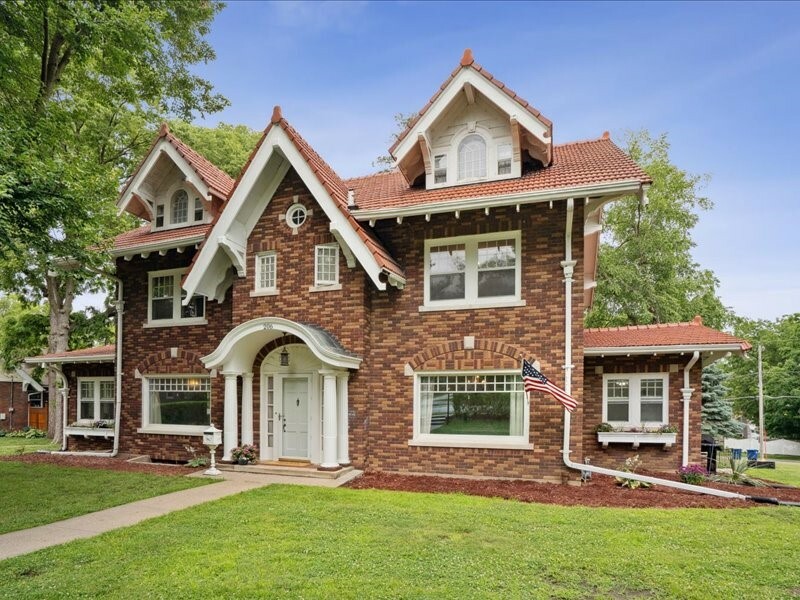 Property Photo: 206 Kingbard Boulevard IA 50701