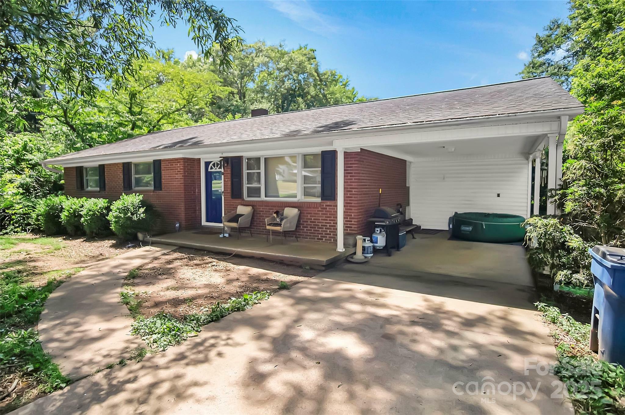 Property Photo: 113 N Academy Street NC 28114