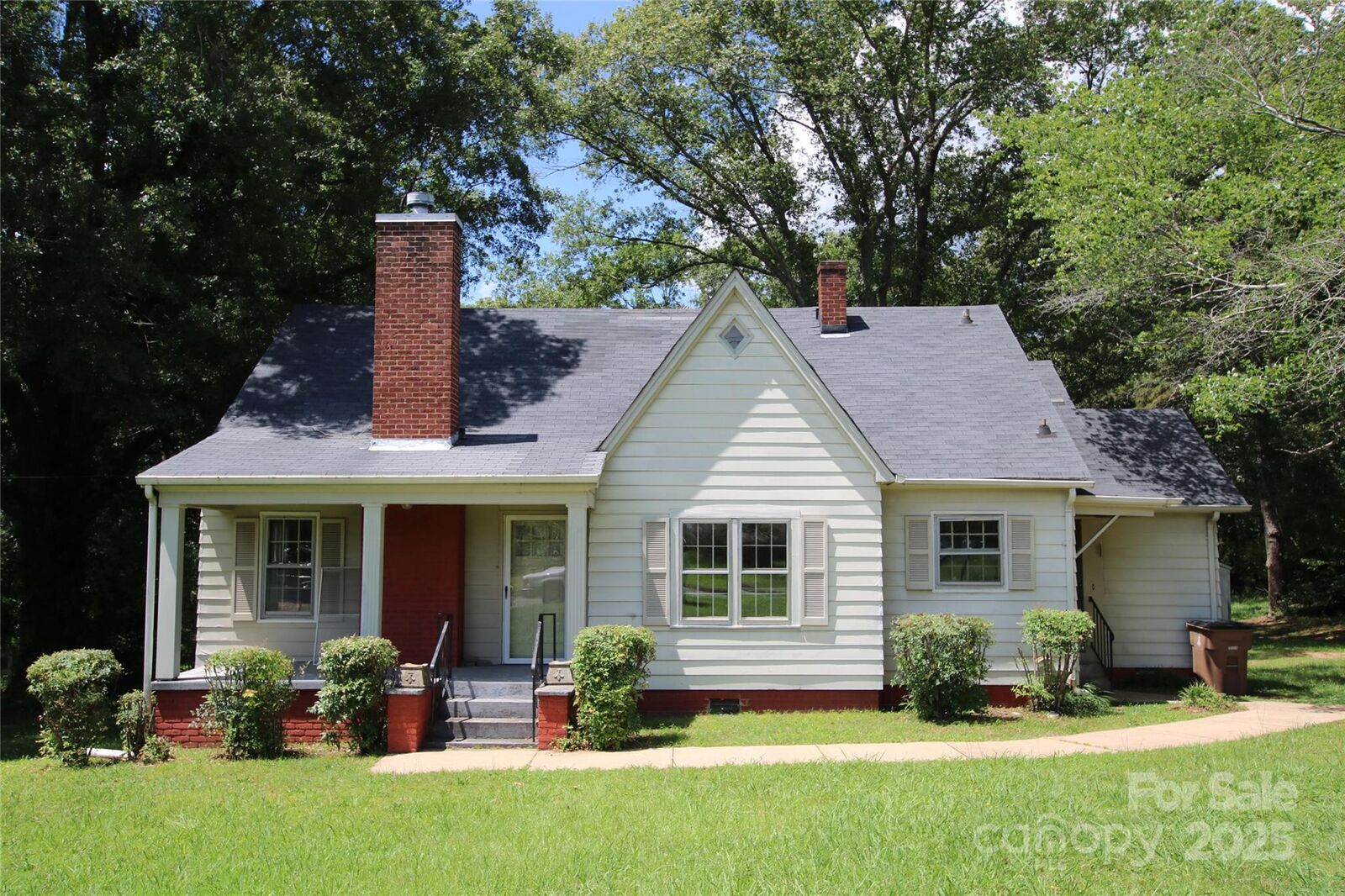 Property Photo:  1541 Kings Road  NC 28150 