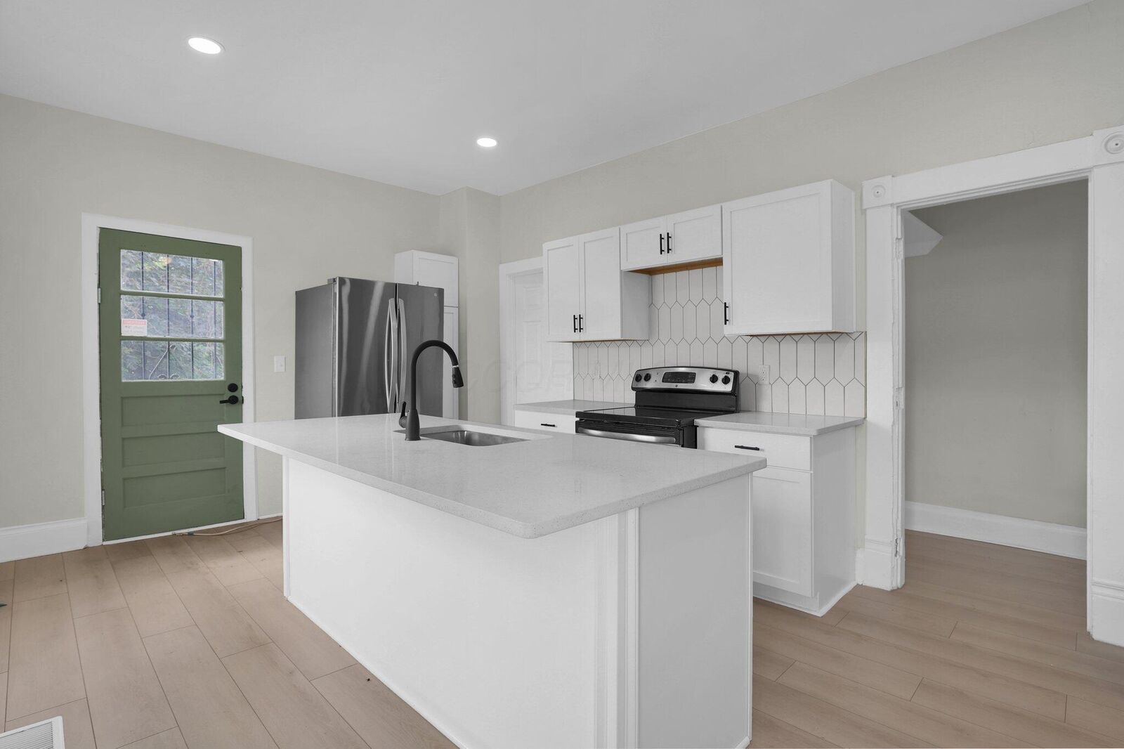 Property Photo:  33 N Hartford Avenue  OH 43222