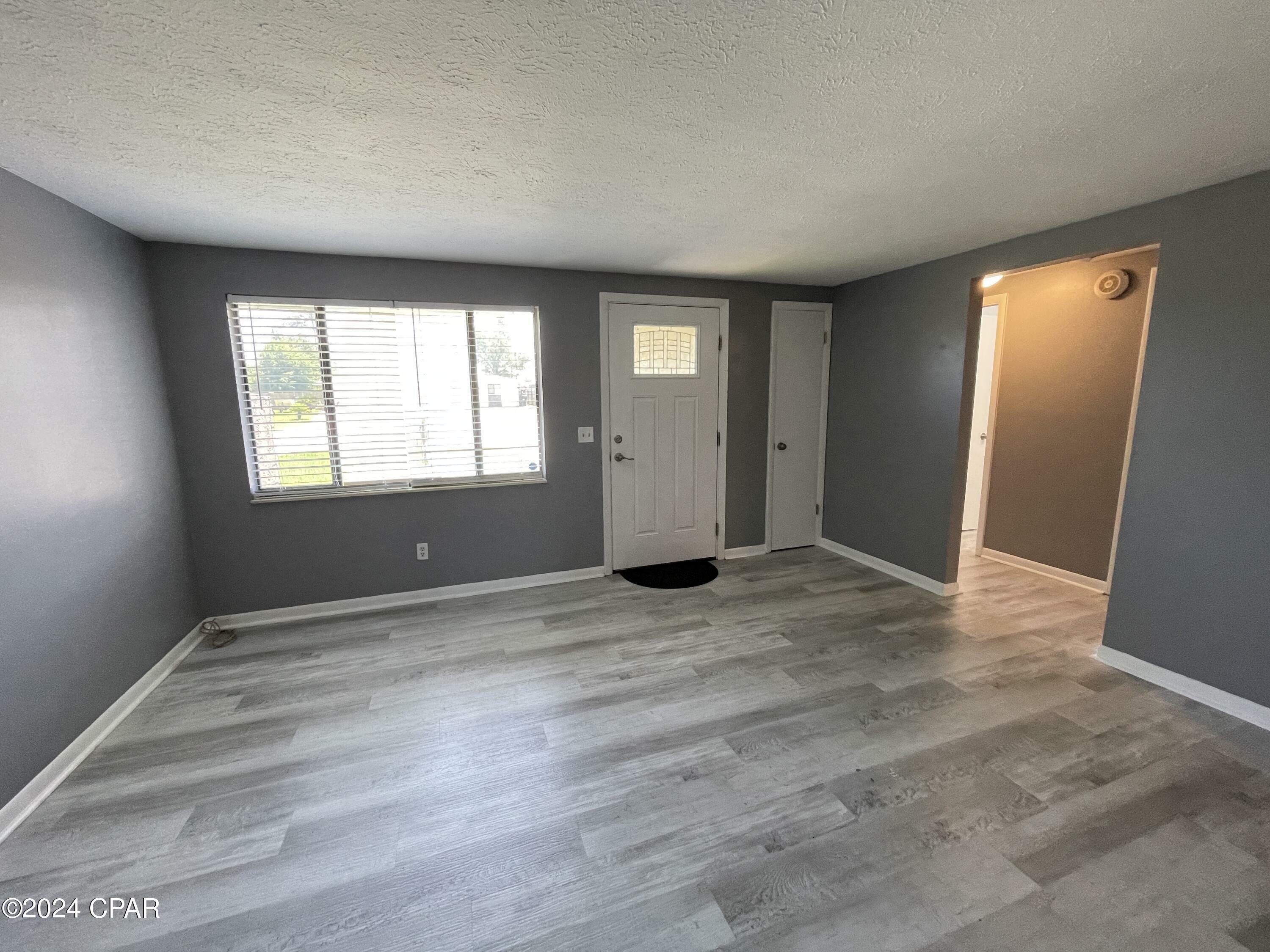 Property Photo: 816 Bradley Circle FL 32444