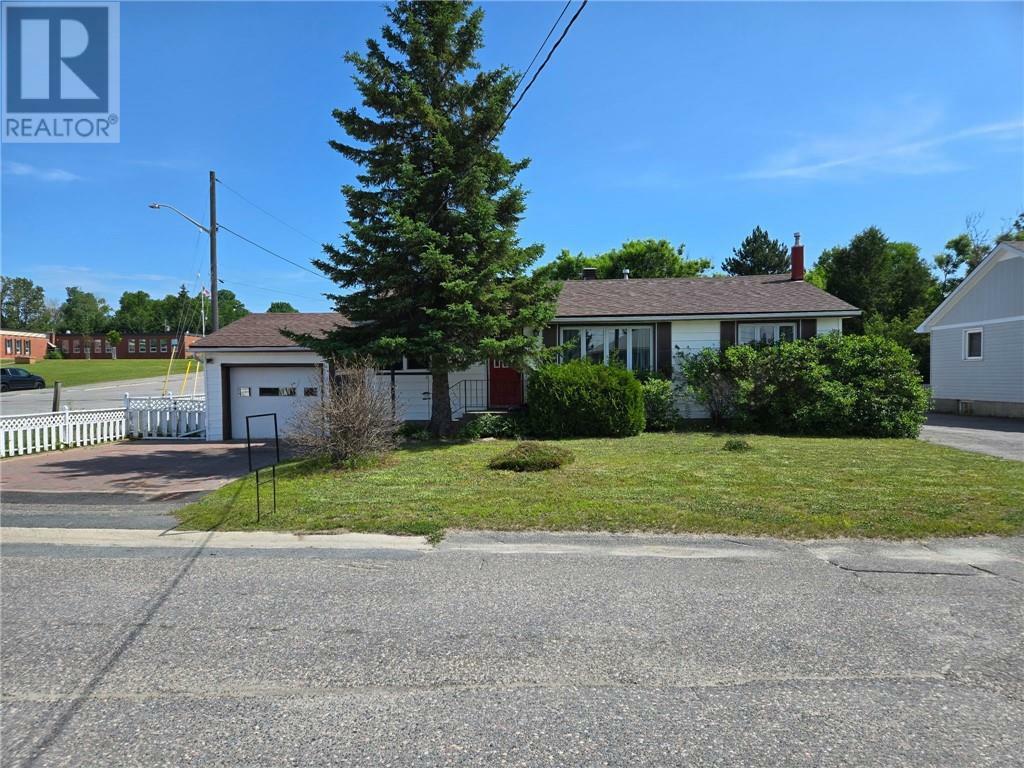 Property Photo: 2 Oakwood Avenue ON P0M 1H0