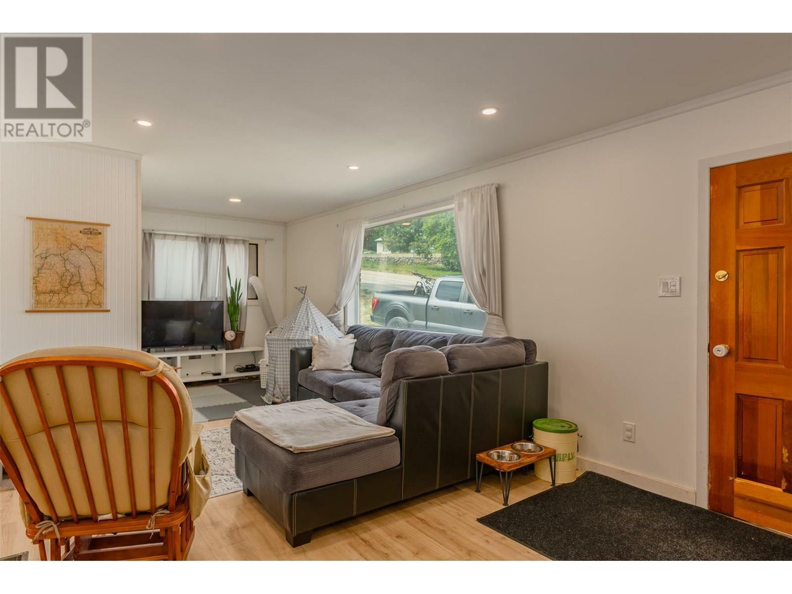 Property Photo: 1953 Plewman Way BC V0G 1Y0