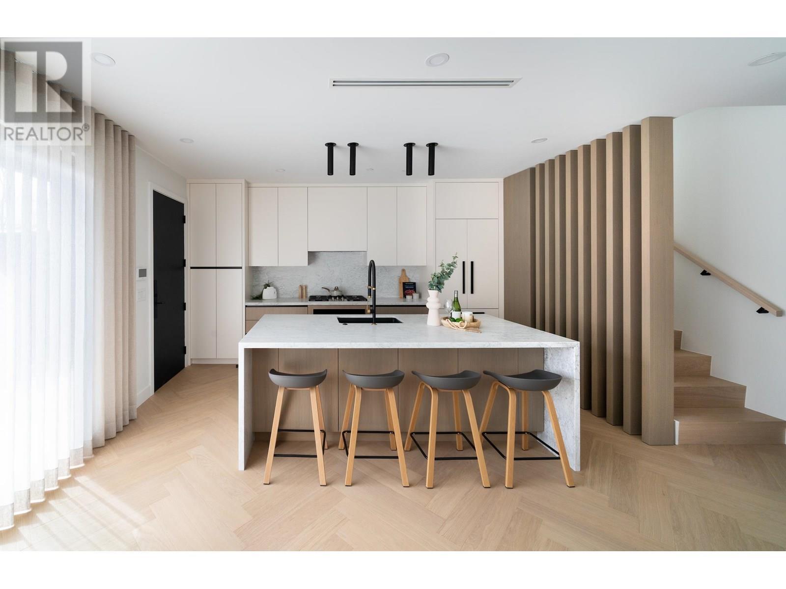Property Photo: 280 East 32 Avenue 2 BC V5V 2Y3