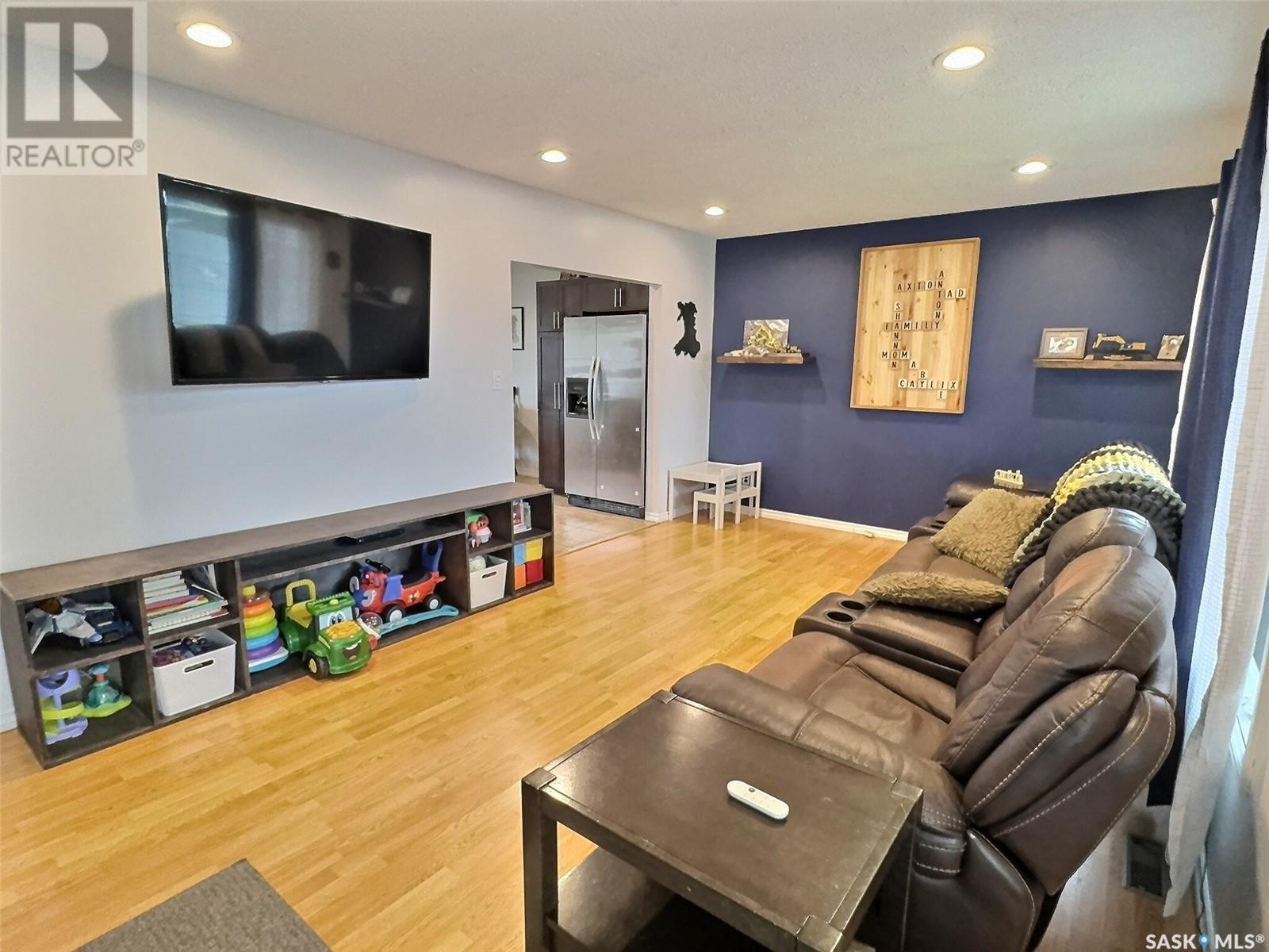 Property Photo:  713 Albert Street  SK S4A 1R7 