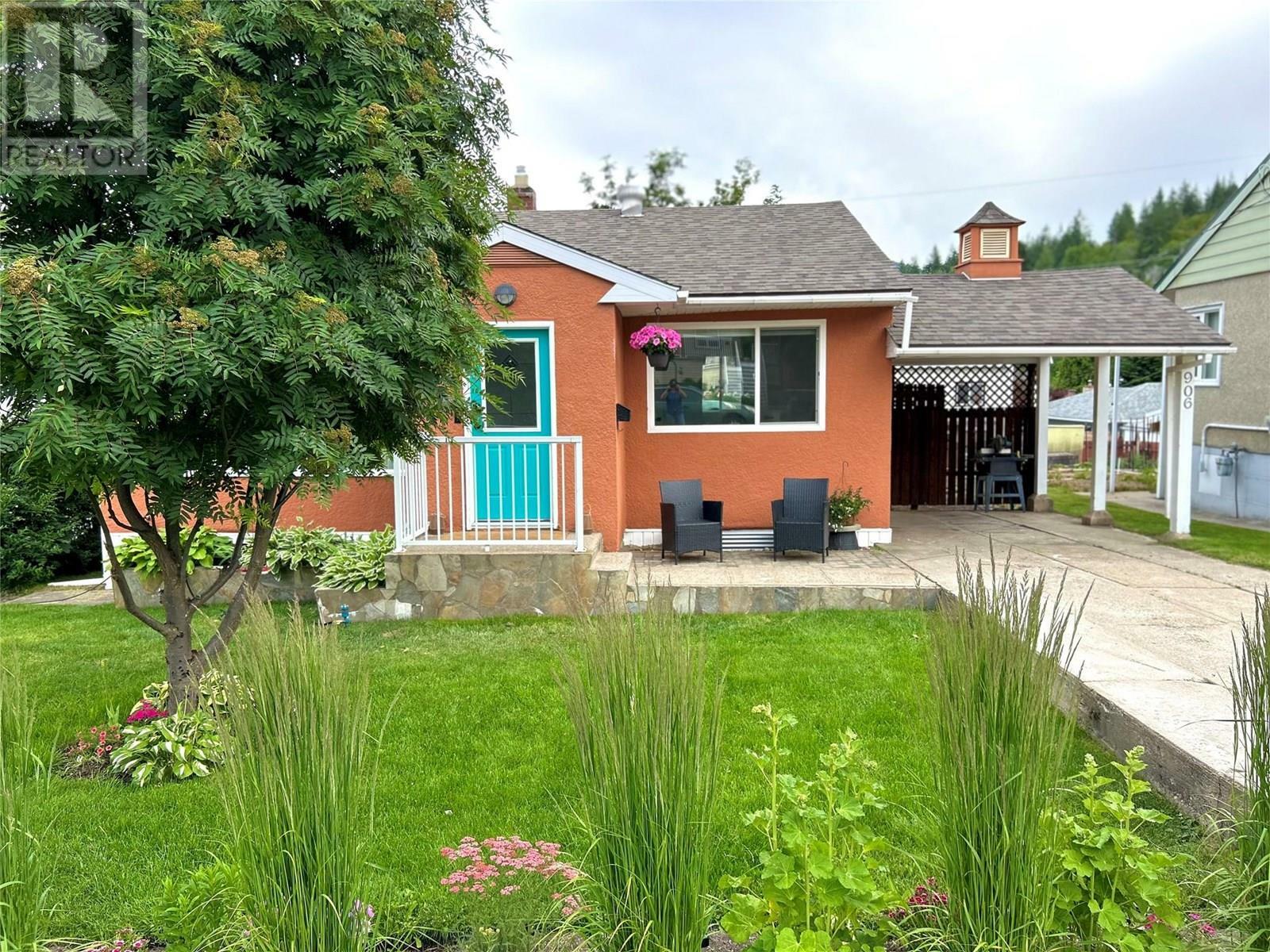 Photo de la propriété: 906 Thackeray Street BC V1R 2C2