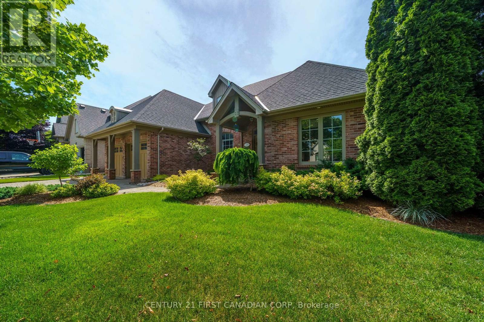 Photo de la propriété: 2091 Valleyrun Boulevard ON N6G 5M7
