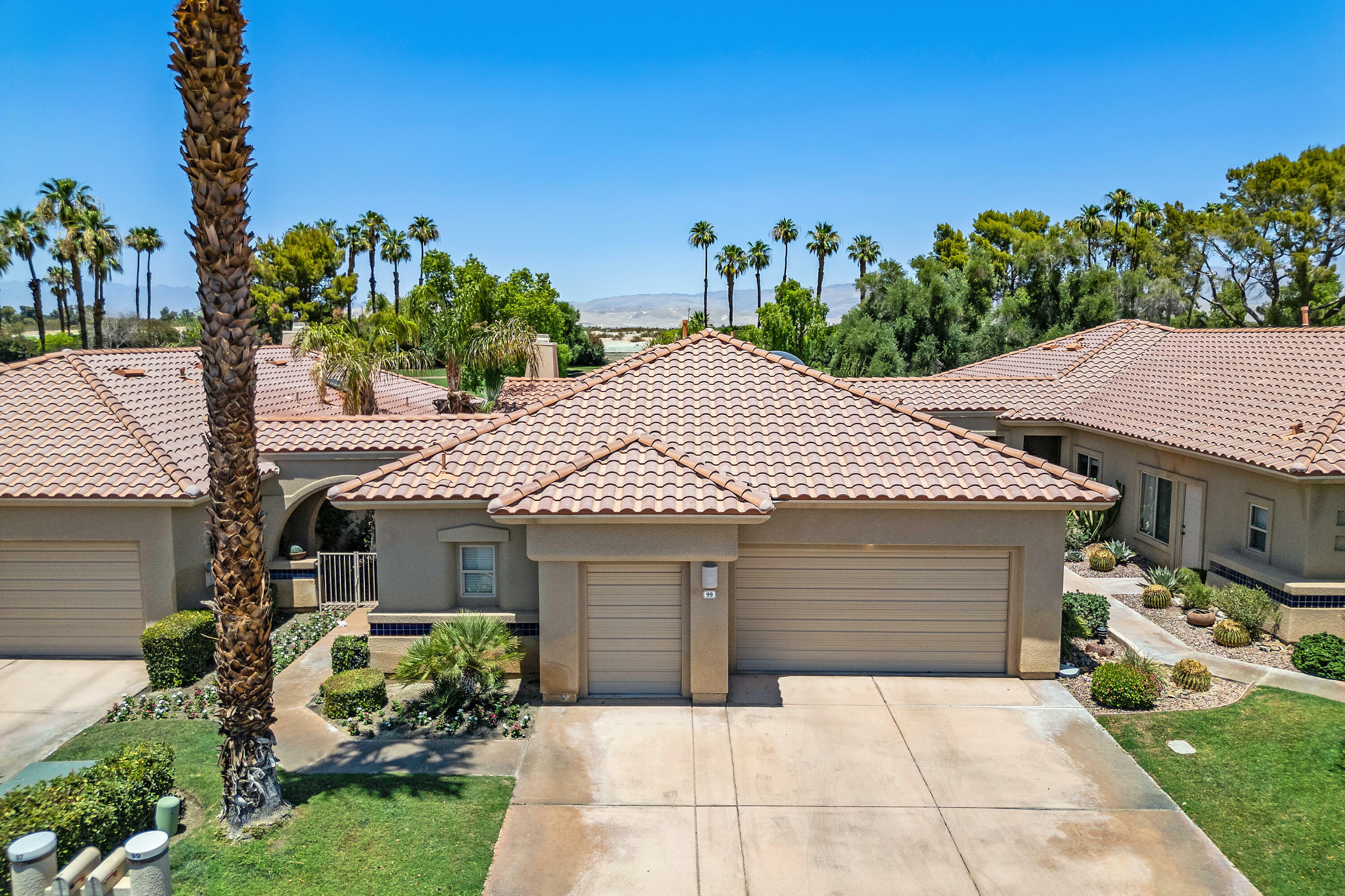 Property Photo: 99 Kavenish Drive CA 92270