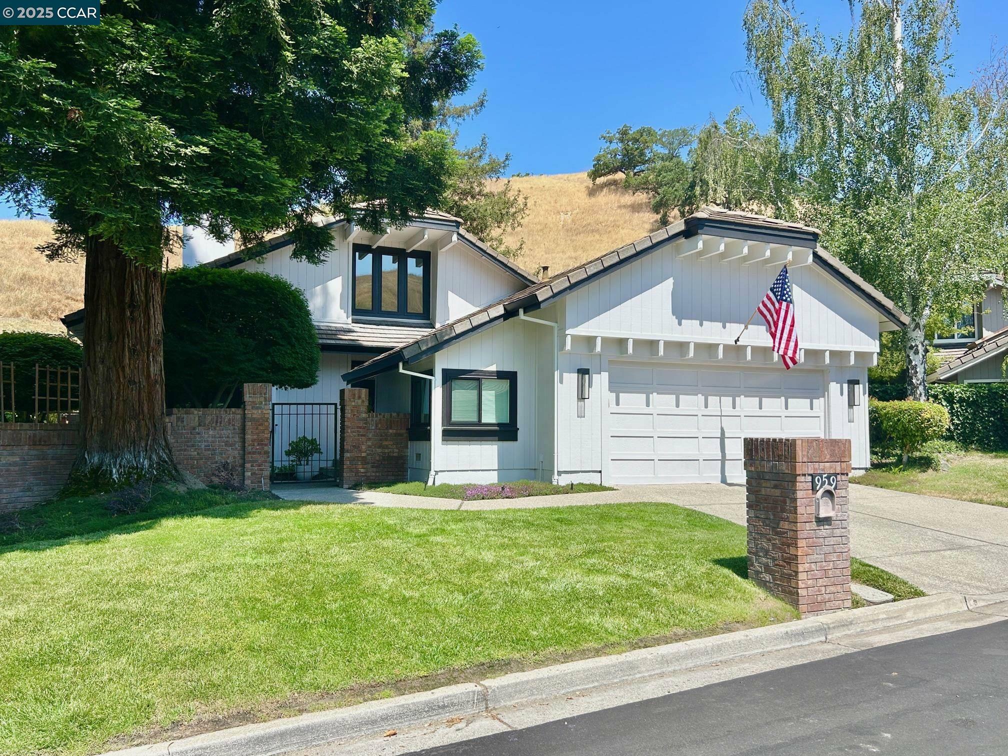 Property Photo: 959 Redwood Dr CA 94506