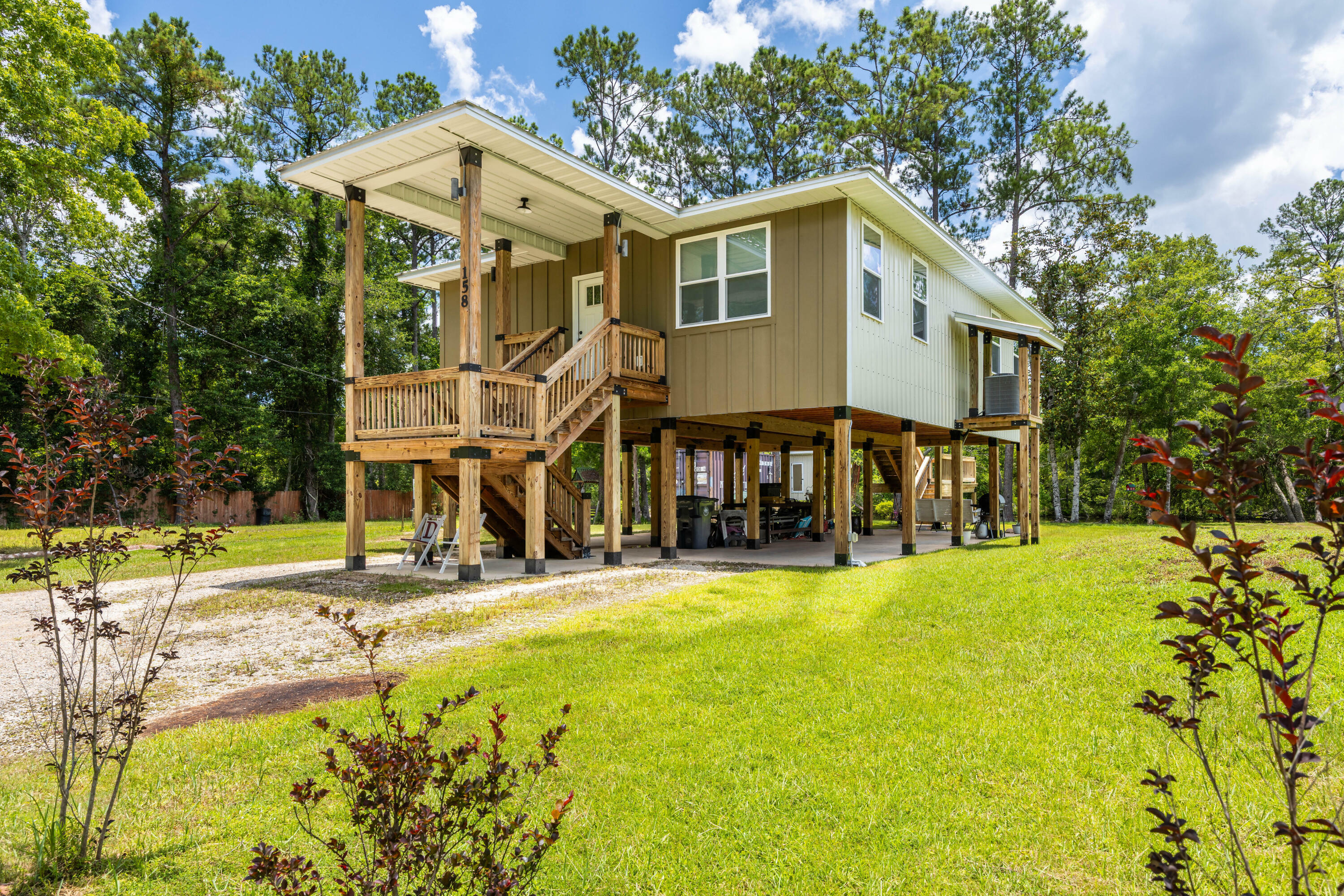 Property Photo: 158 Johns Lane FL 32439
