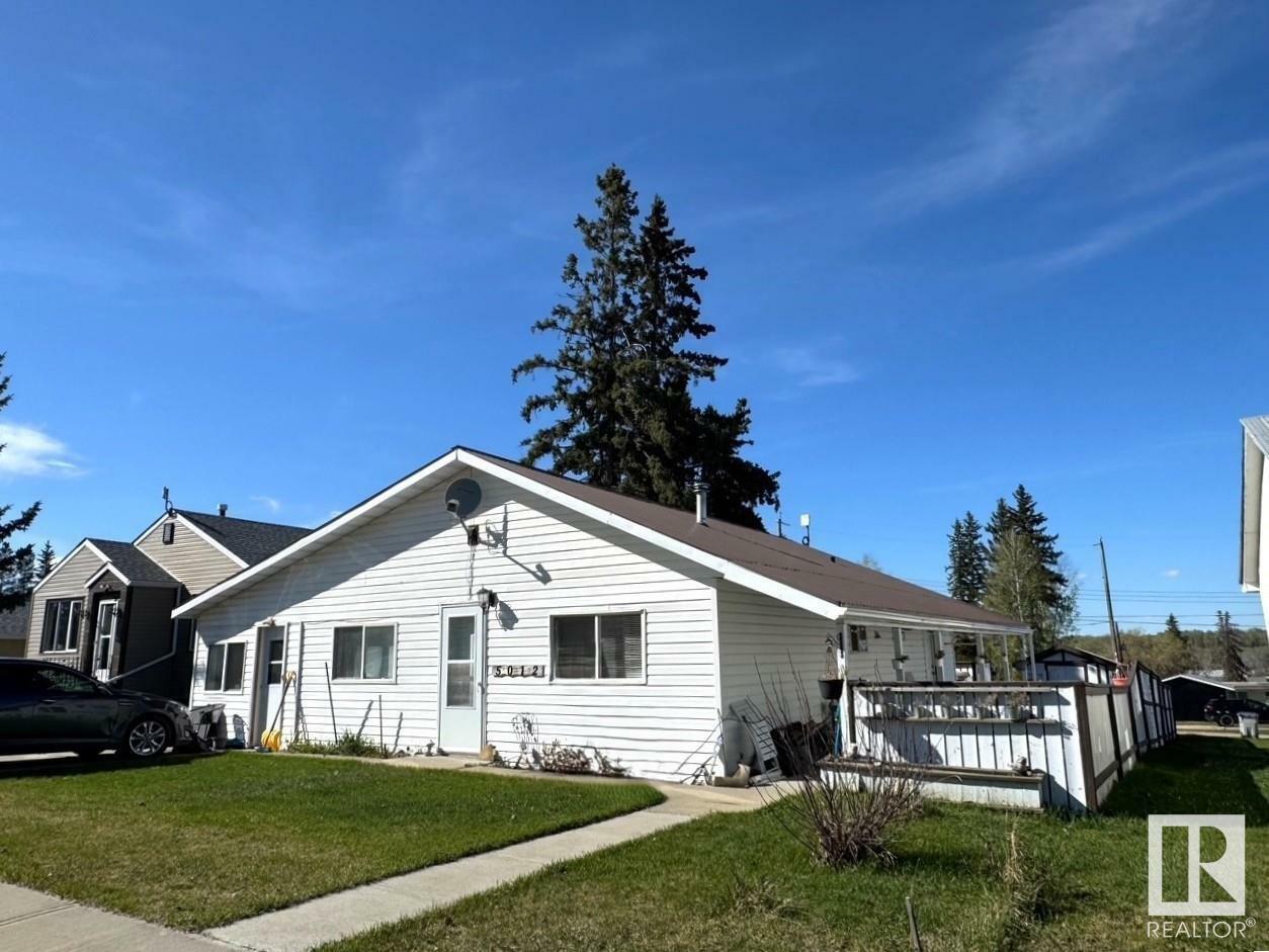 5012 48 Avenue  Evansburg AB T0E 0T0 photo
