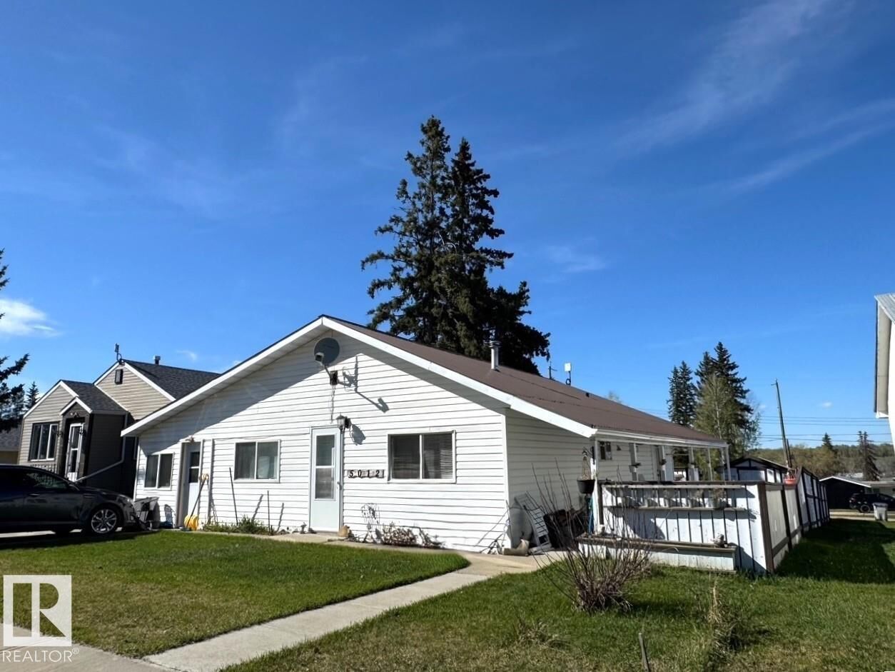 Property Photo: 5012 48 Avenue AB T0E 0T0