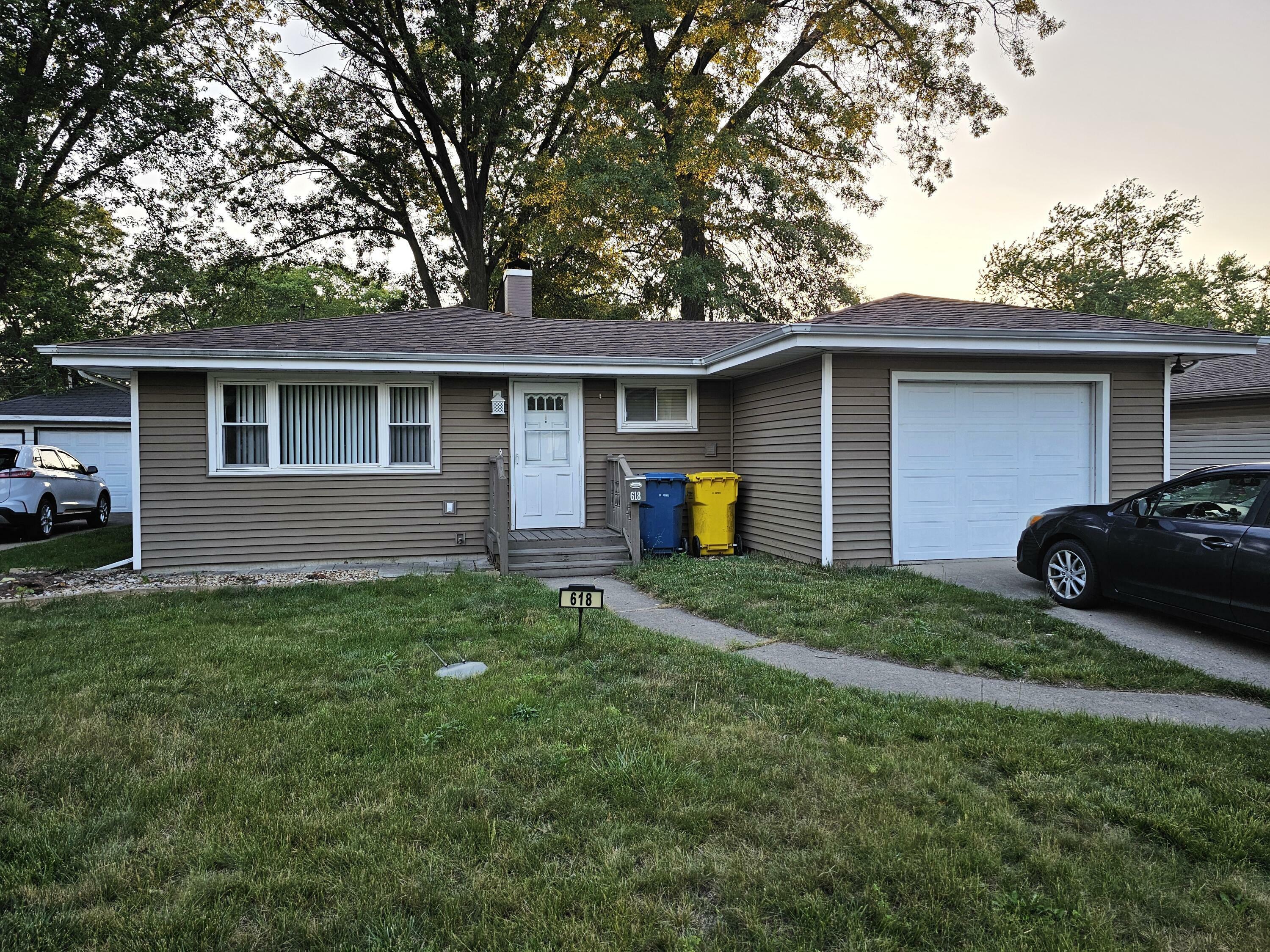 Property Photo: 618 N Glenwood Avenue IN 46319
