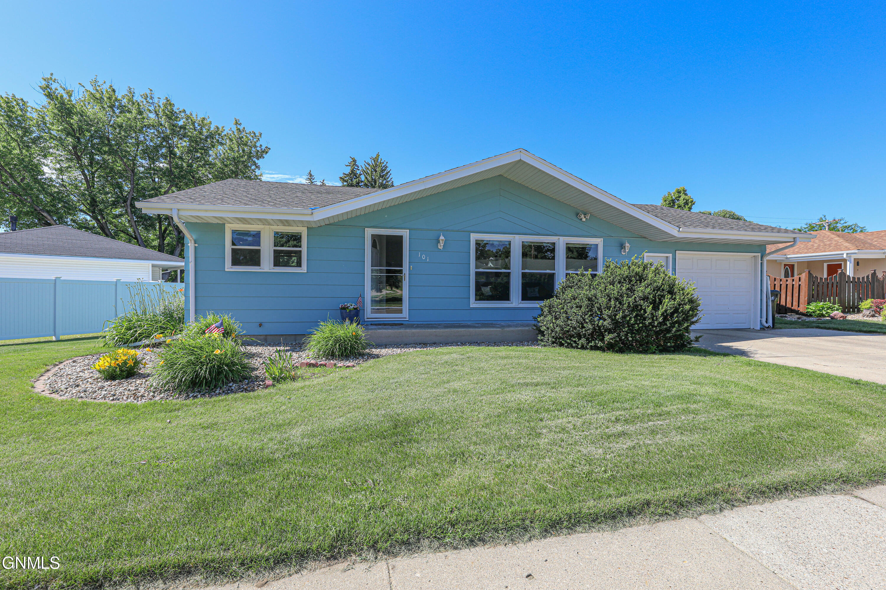 101 Cherokee Avenue  Bismarck ND 58501 photo