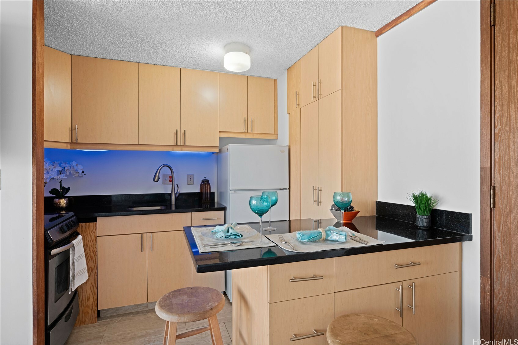 Property Photo: 2888 Ala Ilima Street 806 HI 96818