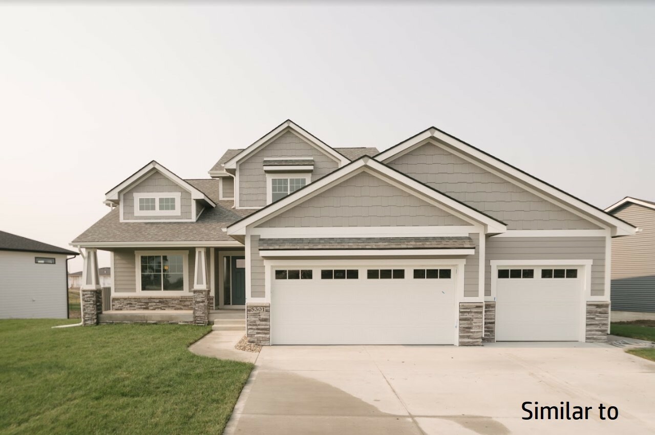 2281 Green Leaf Circle  Norwalk IA 50211 photo
