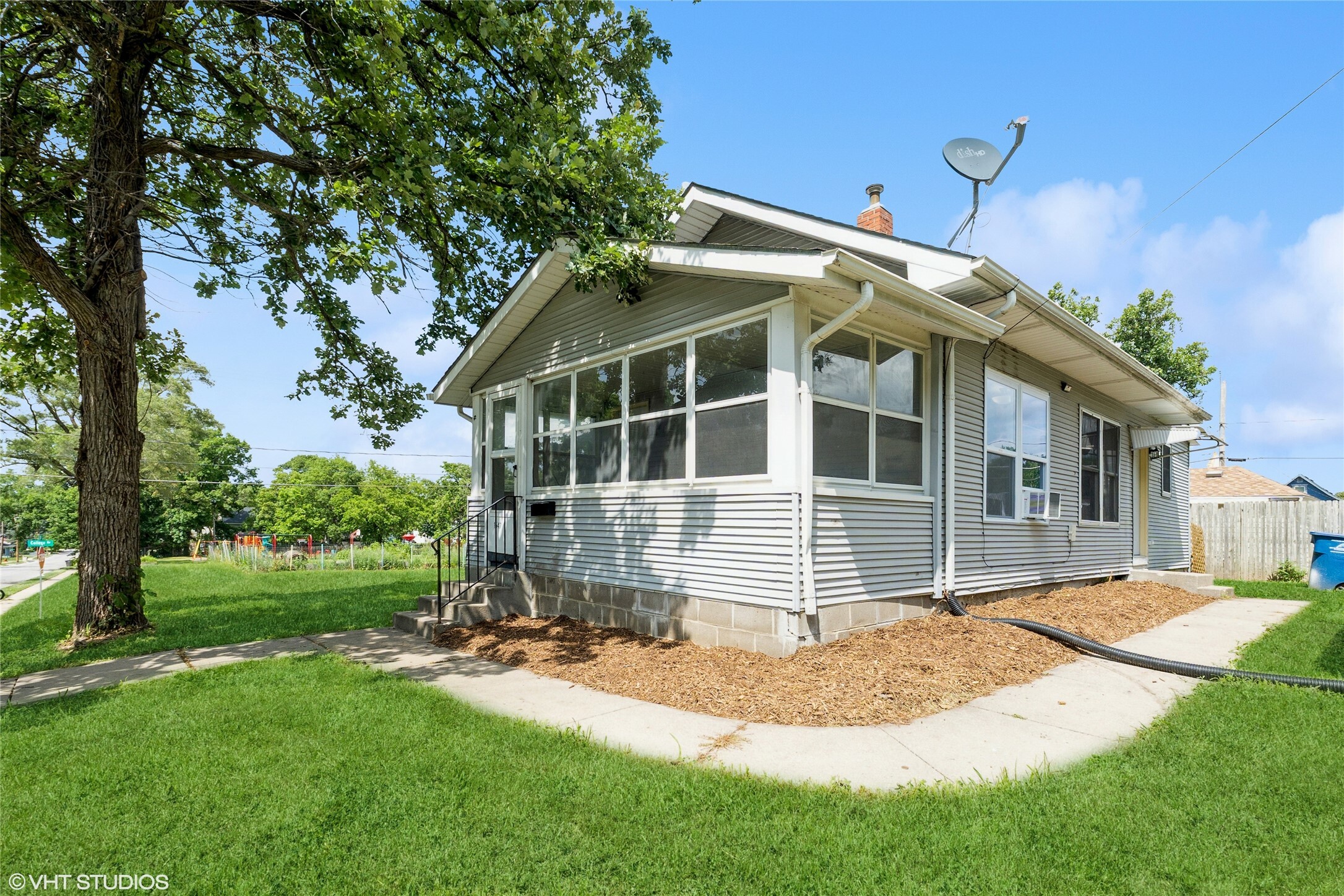 1547 13th Street  Des Moines IA 50314 photo