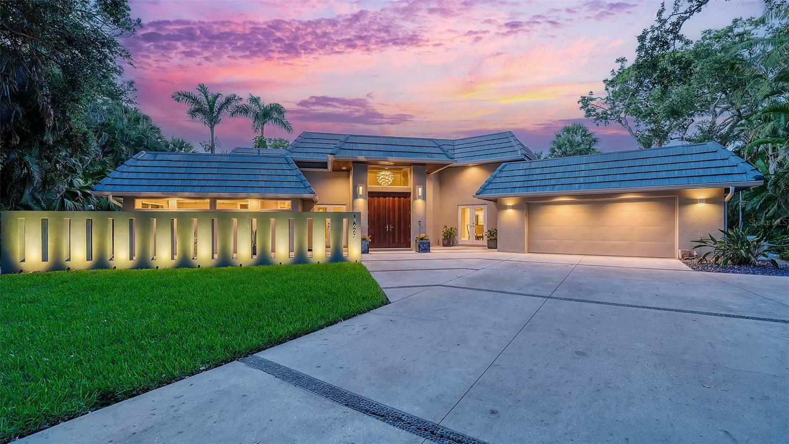 Property Photo: 1627 Peregrine Point Court FL 34231